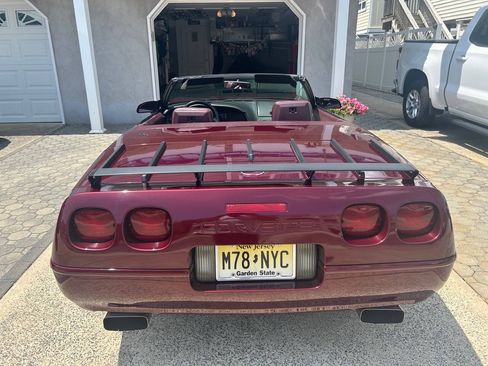 Used 1993 Chevrolet Corvette Convertible RWD image 16