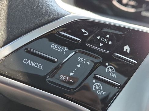 Used 2025 Mercedes-Benz CLA 250 4MATIC image 11