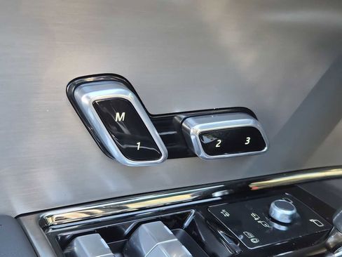 Used 2024 Land Rover Range Rover Sport Dynamic SE image 16