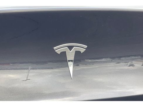 Used 2024 Tesla Model Y Standard Range image 46