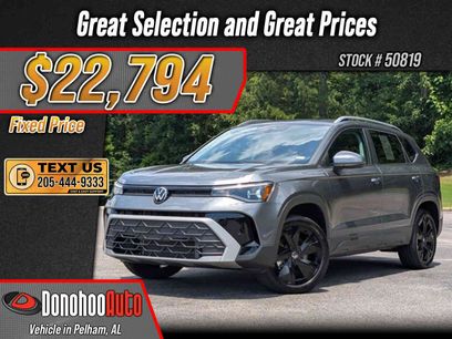 Used 2025 Volkswagen Taos SE w/ Panoramic Sunroof Package
