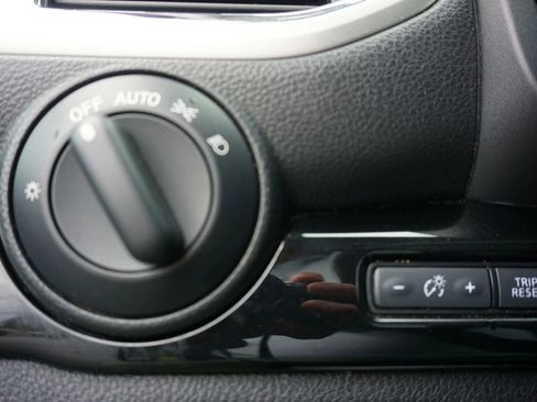 Used 2021 Nissan Titan SV w/ SV Convenience Package image 27