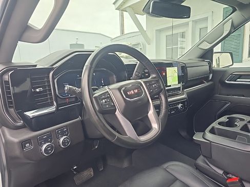 Used 2025 GMC Sierra 1500 SLT image 16