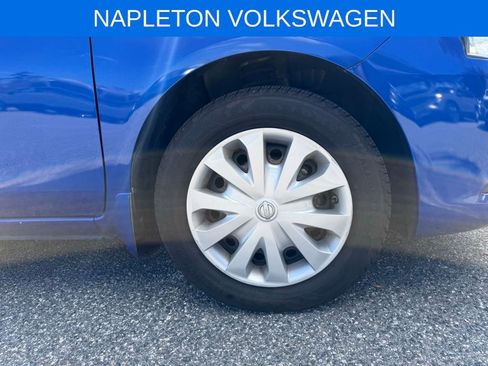 Used 2015 Nissan Versa SV image 4