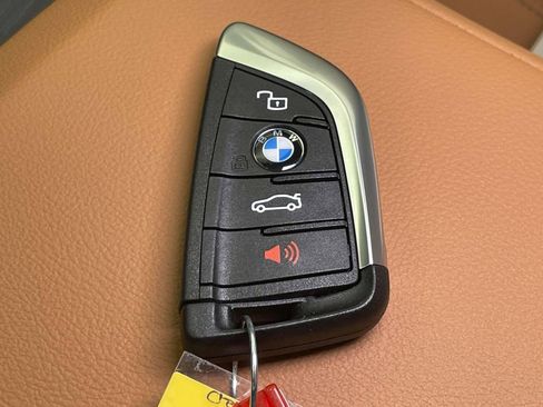 New 2026 BMW 330i xDrive Sedan w/ Convenience Package AWD/4WD image 40