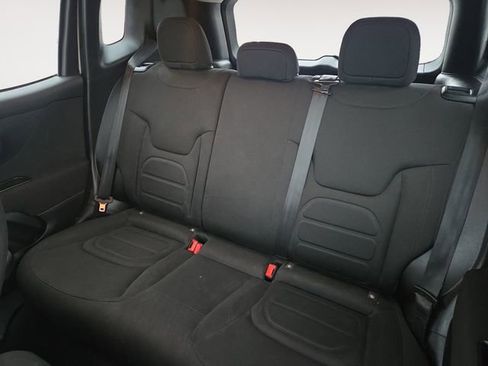 Used 2018 Jeep Renegade Latitude image 13