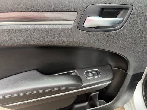 Used 2021 Chrysler 300 Touring L AWD/4WD image 29