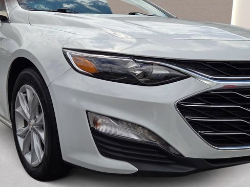 Used 2025 Chevrolet Malibu LT FWD image 2