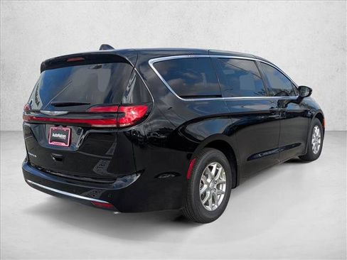 New 2026 Chrysler Pacifica Select image 2