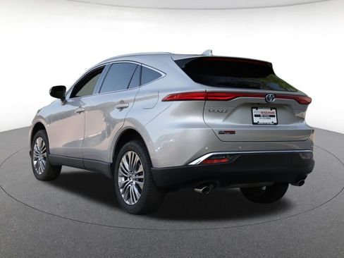 Used 2022 Toyota Venza XLE AWD/4WD image 4