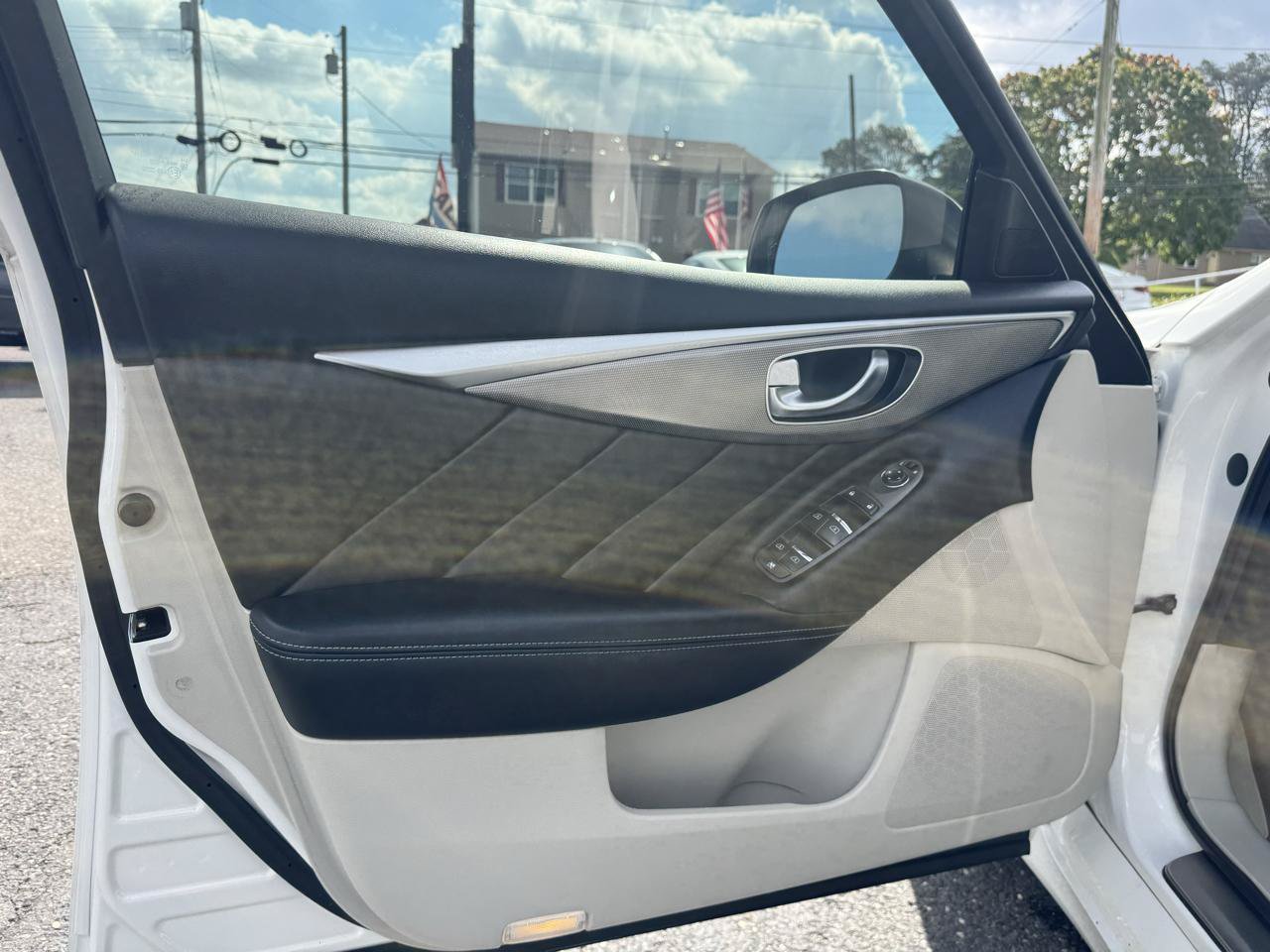 Used 2015 INFINITI Q50 w/ Moonroof Package RWD image 8