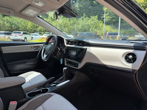 Used 2018 Toyota Corolla LE FWD image 20