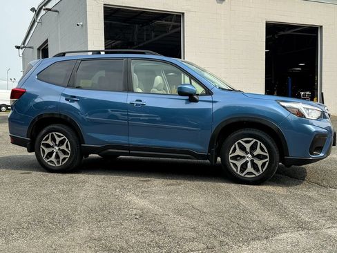 Used 2020 Subaru Forester Premium AWD/4WD image 2