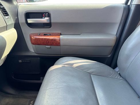 Used 2018 Toyota Sequoia Platinum image 26