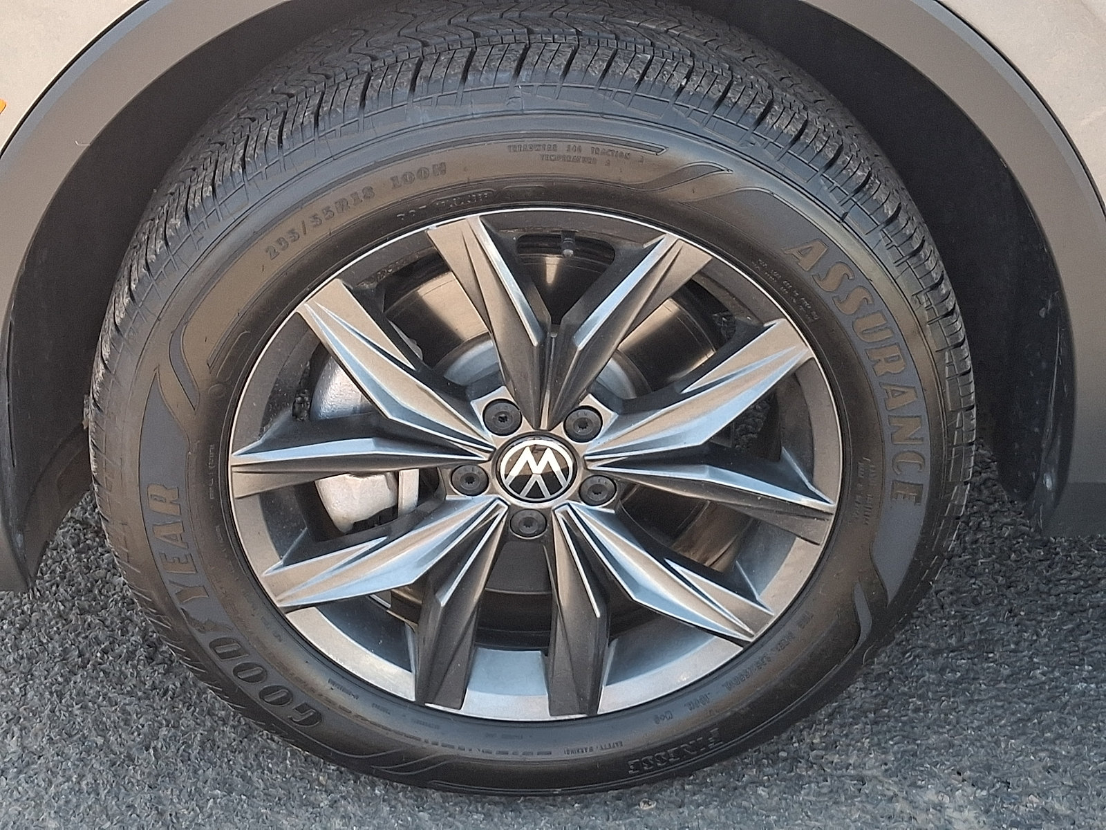Used 2024 Volkswagen Tiguan SE AWD/4WD image 27
