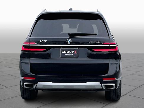 Used 2025 BMW X7 xDrive40i w/ Premium Package image 5