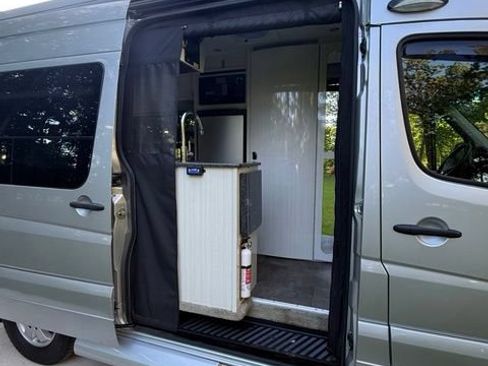 Used 2016 Mercedes-Benz Sprinter 2500 image 7
