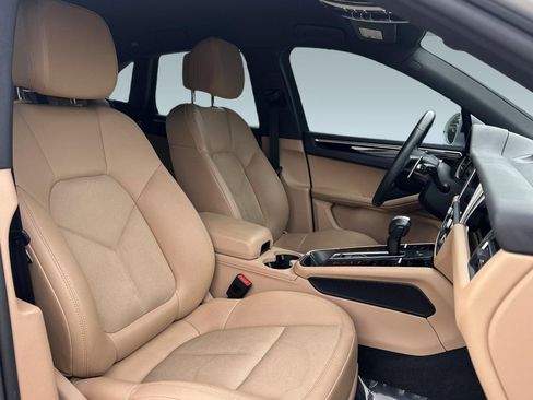 Used 2023 Porsche Macan image 30