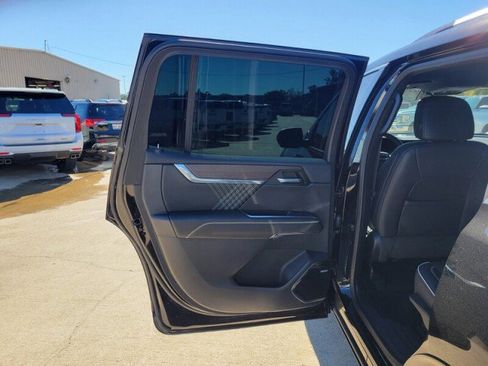 Used 2024 GMC Acadia Denali image 29