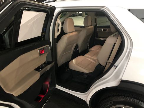 Used 2023 Ford Explorer Limited image 15