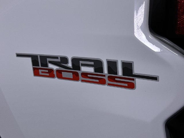 Used 2025 Chevrolet Colorado Trail Boss AWD/4WD image 32