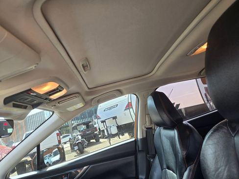 Used 2018 Subaru Crosstrek 2.0i Limited image 16