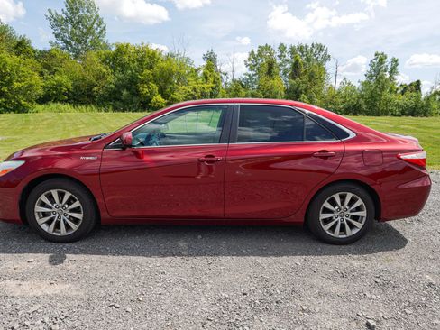 Used 2016 Toyota Corolla LE FWD image 2