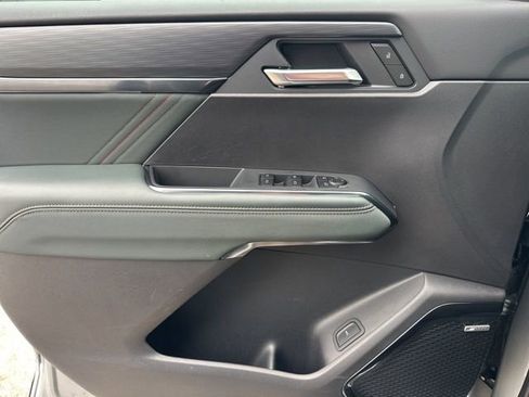 Used 2025 GMC Acadia AT4 w/ Super Cruise Package image 34