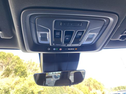 Used 2024 Chevrolet Silverado 2500 High Country w/ High Country Premium Package image 34