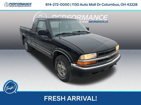 Used 2000 Chevrolet S10 Pickup LS w/ Preferred Equipment Group image 1
