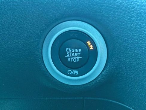 Used 2020 Chrysler Pacifica Limited w/ Advanced Safetytec Group FWD image 31