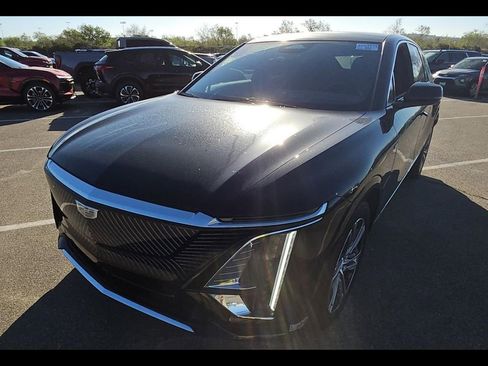 Used 2024 Cadillac Lyriq Luxury RWD image 3