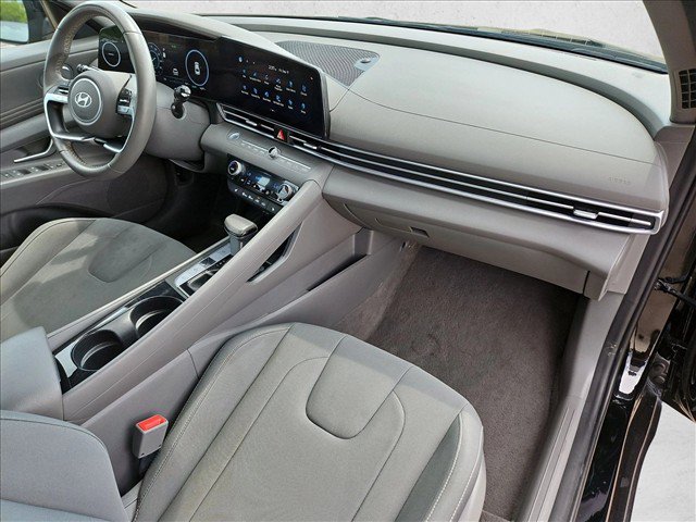 Used 2025 Hyundai Elantra SEL FWD image 21