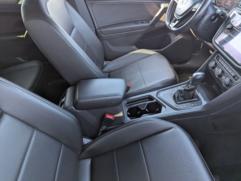Used 2019 Volkswagen Tiguan SE image 11