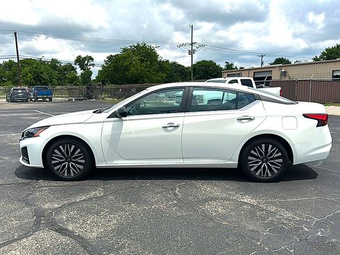 Used 2025 Nissan Altima 2.5 SV FWD image 5