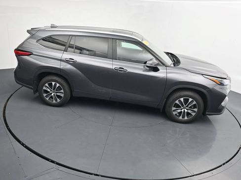 Used 2023 Toyota Highlander XLE AWD/4WD image 33