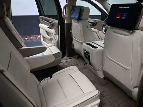 Used 2023 GMC Yukon XL Denali image 53