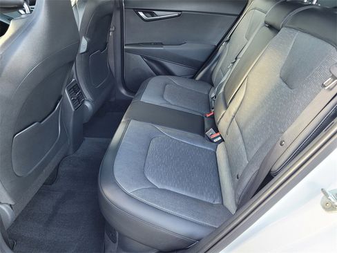 Used 2023 Kia Niro SX image 8