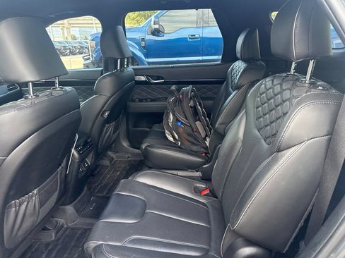 Used 2022 Hyundai Palisade Calligraphy FWD image 3