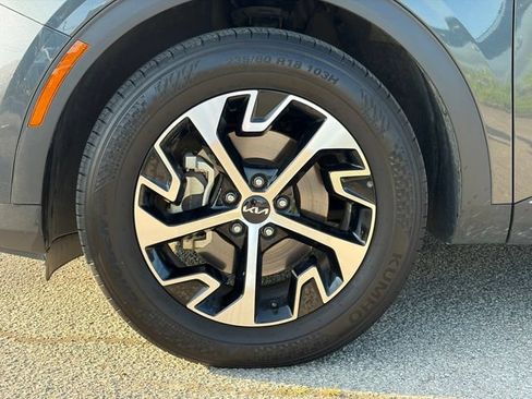 Used 2023 Kia Sportage EX FWD image 2