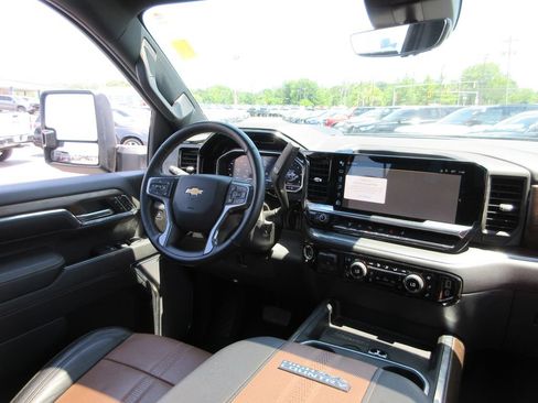 Used 2024 Chevrolet Silverado 3500 High Country w/ High Country Premium Package AWD/4WD image 29