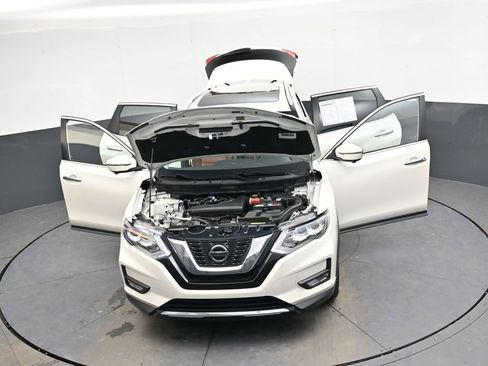 Used 2018 Nissan Rogue SL w/ Premium Package image 43