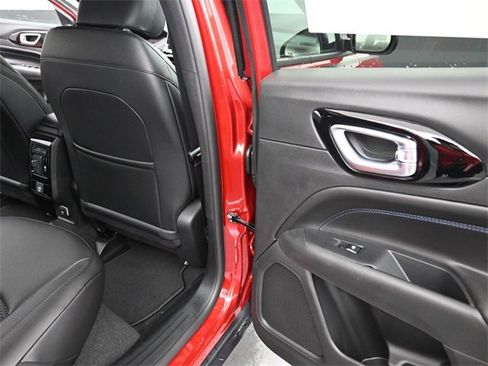 New 2026 Jeep Compass Latitude image 19