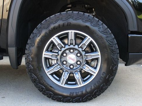 Used 2024 GMC Sierra 1500 AT4 w/ Technology Package AWD/4WD image 39