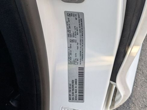 Used 2025 Chrysler Pacifica Select image 29