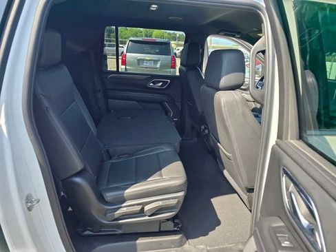 Used 2024 Chevrolet Suburban LT RWD image 35