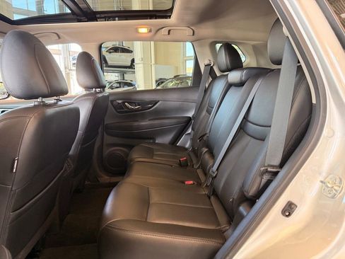 Used 2019 Nissan Rogue SL w/ Premium Package AWD/4WD image 10