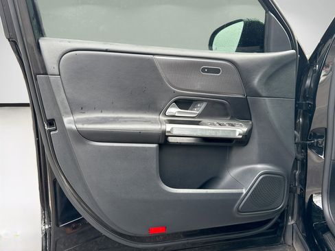 Used 2022 Mercedes-Benz GLB 250 image 21