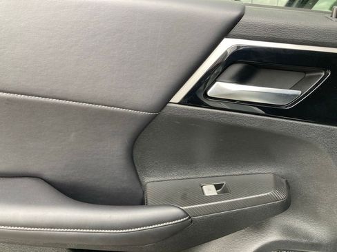 Used 2024 Mitsubishi Outlander SE Black Edition FWD image 12