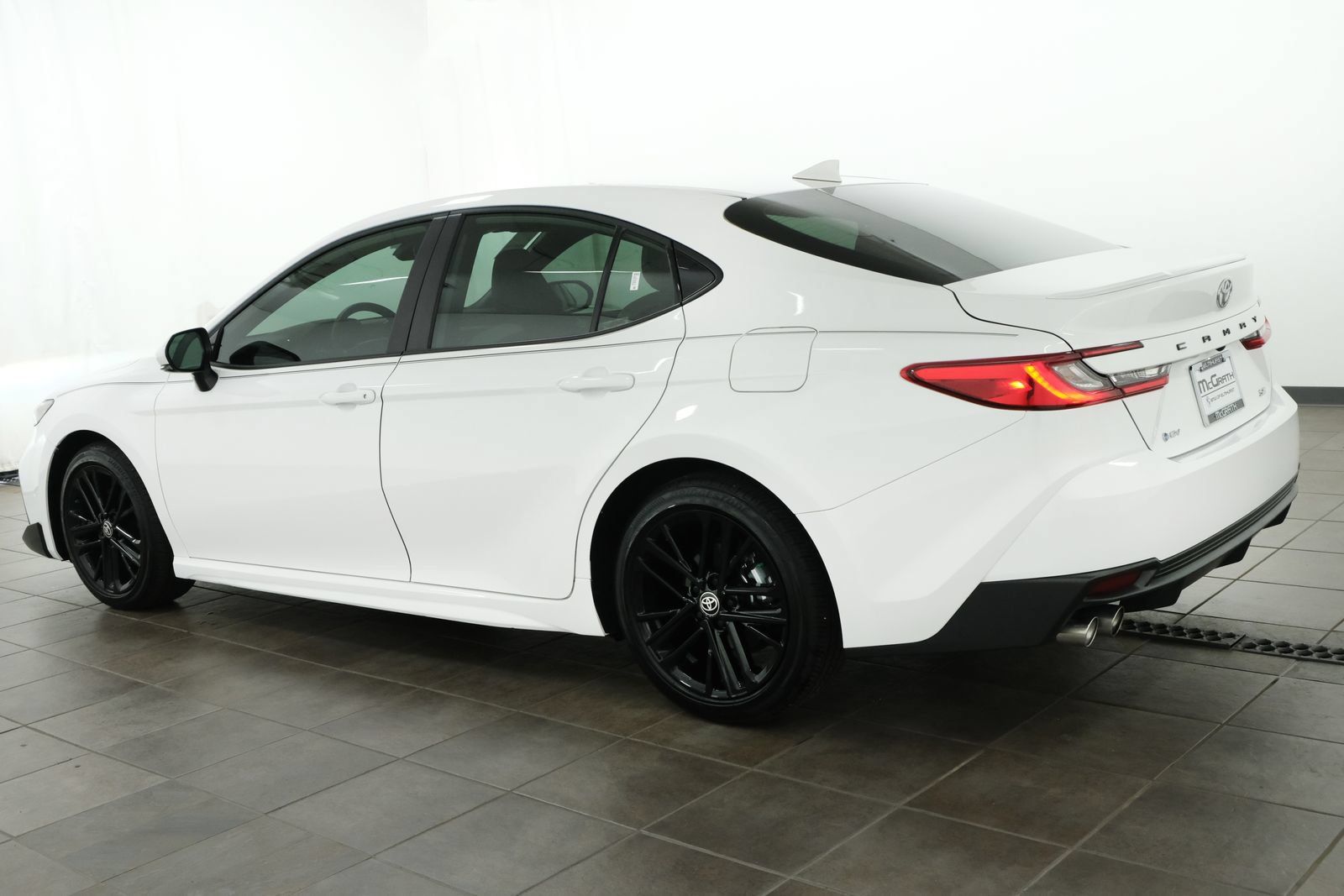 Used 2026 Toyota Camry SE w/ Convenience Package FWD image 3